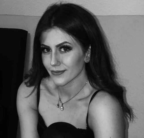 Elena, Depiladora und Wimpernstylistin
